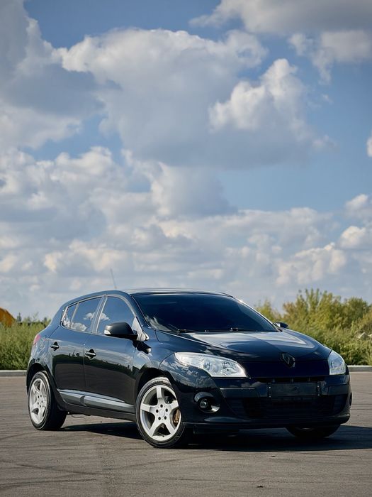 Renault Megane III 2011  | 1.6 бензин | 211 тис.км |