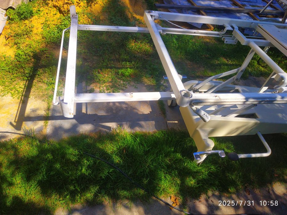 Стіл металевий на колещатах