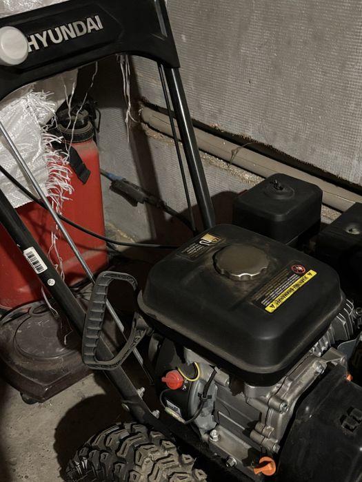 Тільки самовивіз. Снігоприбирач бензиновий  HYUNDAI Snow Blower S 6561