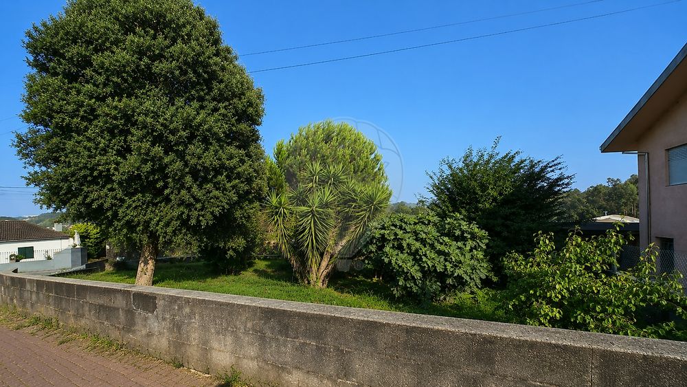 Vendo terreno urbano com 2 frentes