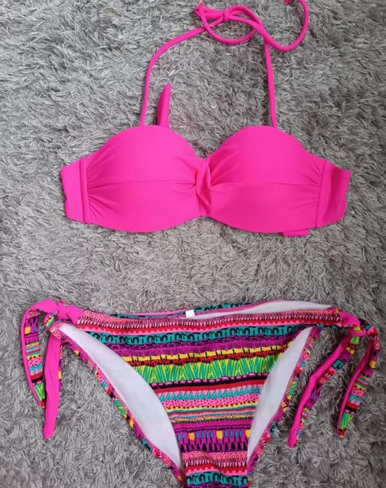 Яскравий купальник