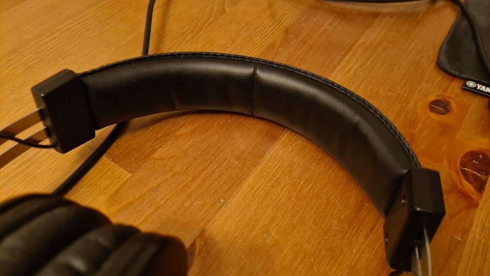 Phones Yamaha HPH-MT5