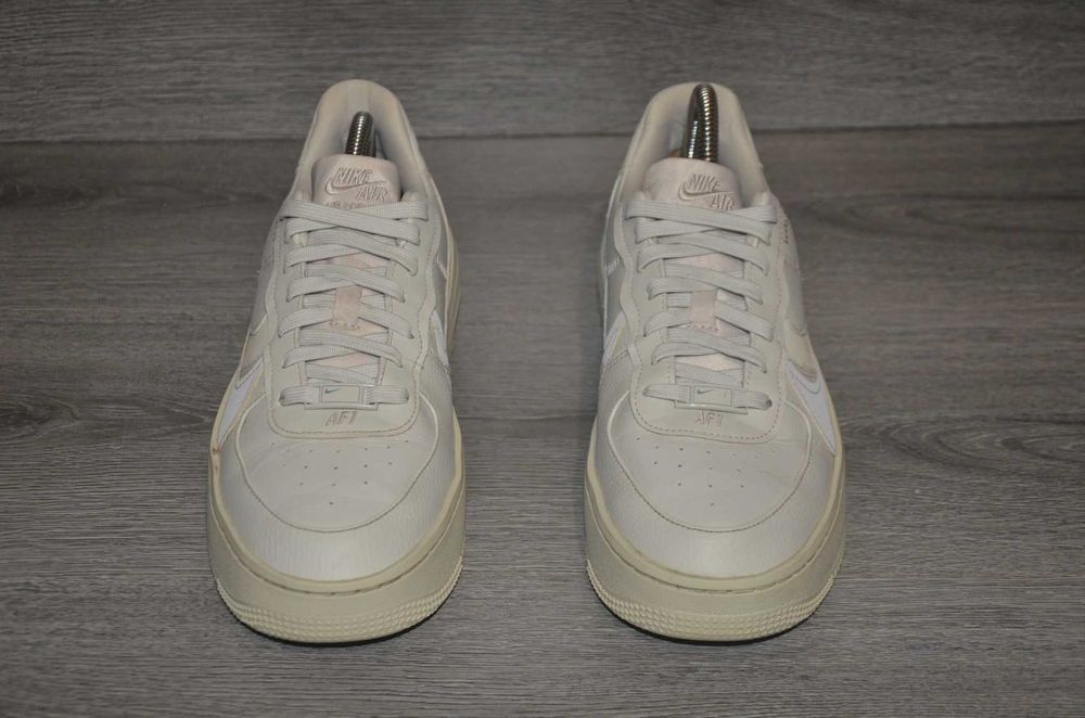 Продам кросівки шкіряні Фірма Nike Air Force 1  .