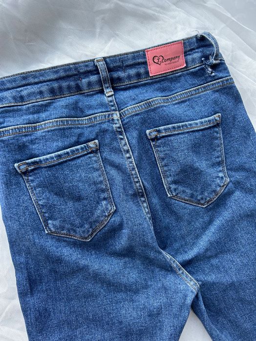 Джинси скіні та кльош різні роміри