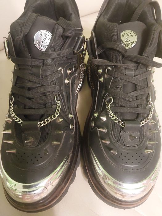 Sprzedam buty z kolcami i ćwiekami dla miłośników  stylu rockowego itp