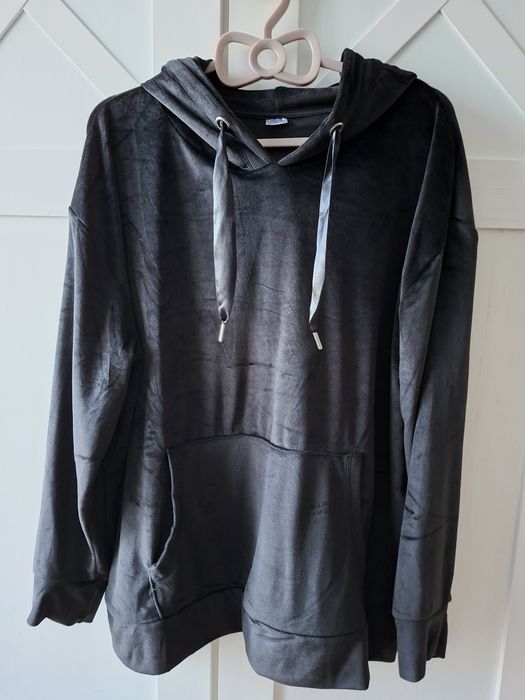 Elegancka welurowa bluza z kapturem 48 50