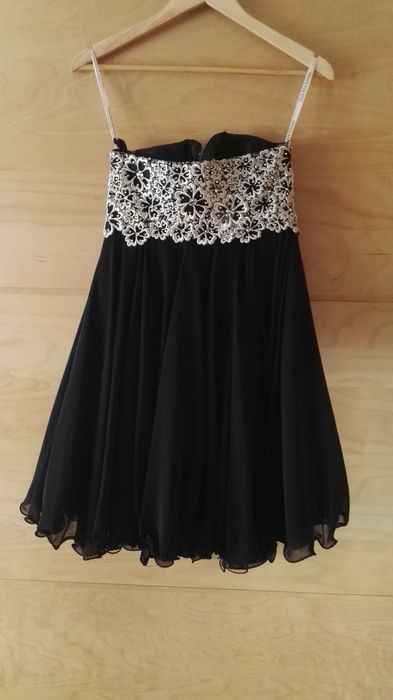 Vestido Cocktail com corpete rendado