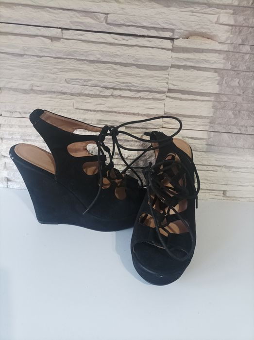 Buty na koturnie roz.39 zamszowe