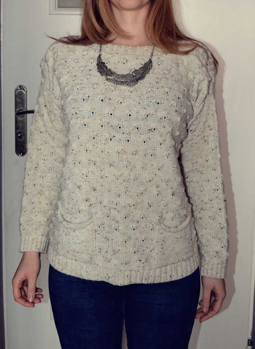 Kremowy damski sweter z kieszeniami M&Co 40 L