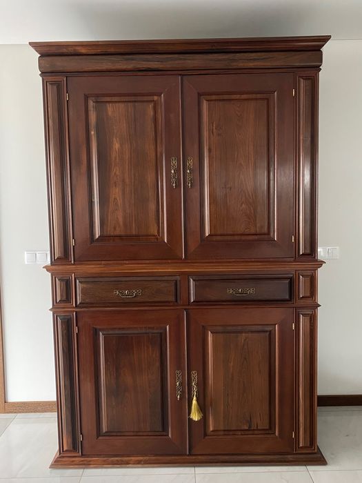 Móvel Louceiro em cerejeira em estado irrepreensível