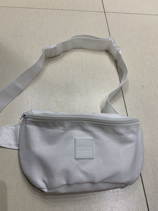 Biała saszetka nerka Urban Classics