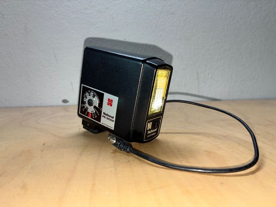 Rezerwacja # Național PE-2002 Lampa Błyskowa (sprawna)