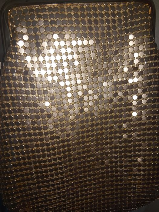 Clutch mala dourada Chainmail F21 nova. 20x15cm.