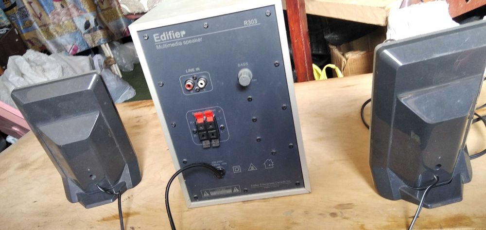 Студийный сабвуфер Edifier