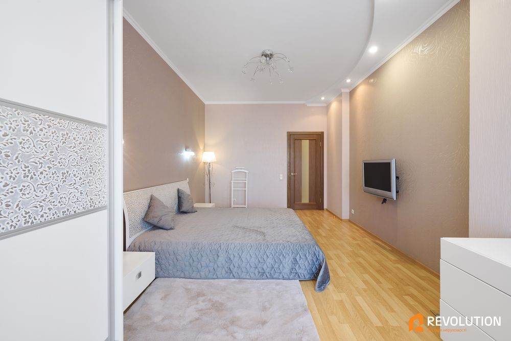 Без%, 3 кімн квартира вул. Дмитрівська 82, центр , метро, Лукʼянівська