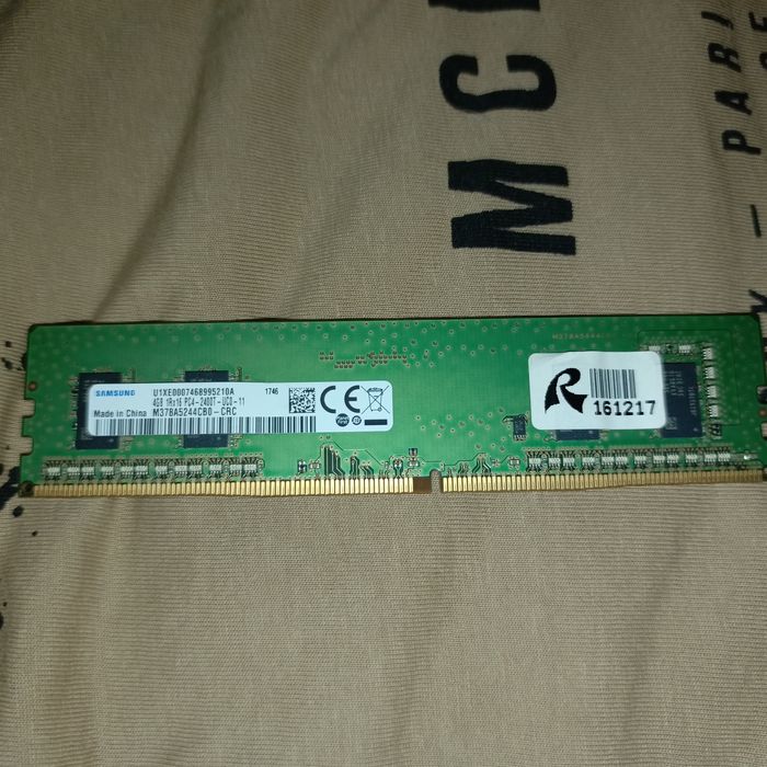 Оперативна пам'ять Samsung DDR4 4GB 2400MHz UDIMM 1Rx16 PC4-2400T