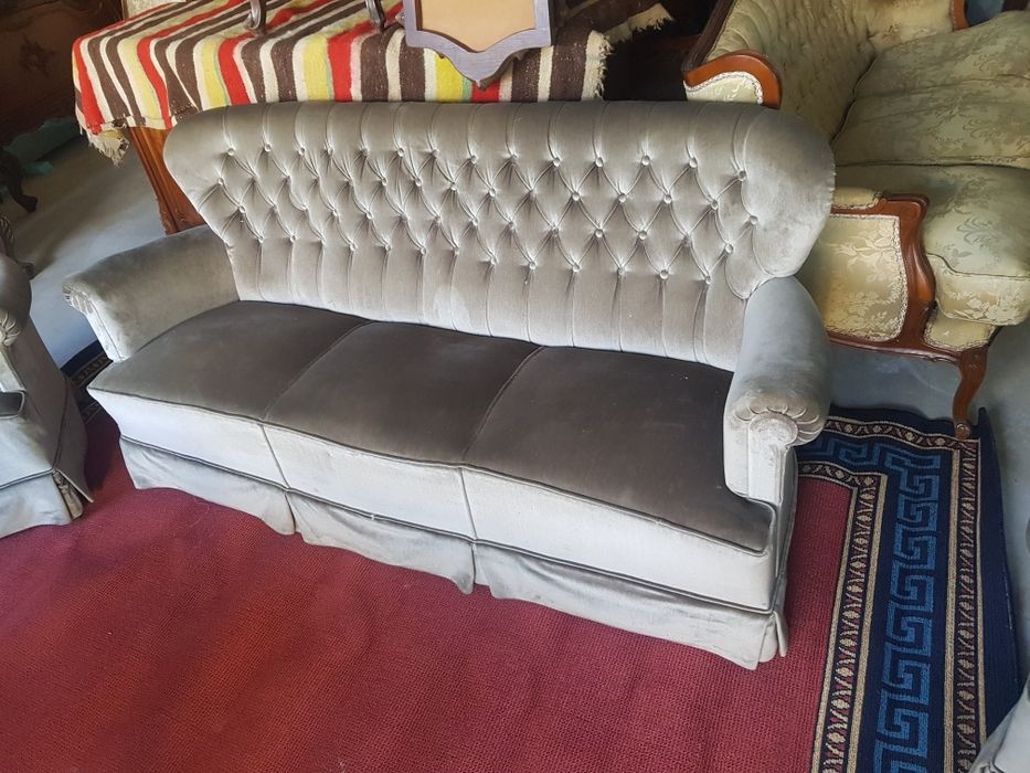 Terno se sofás com capitone