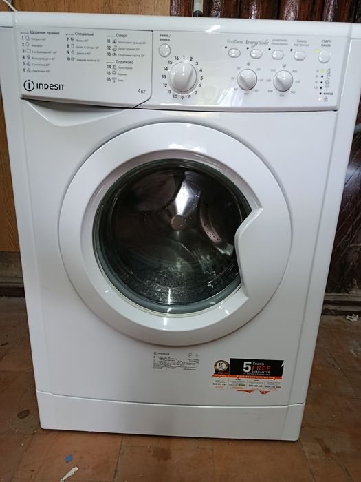 Узкая стиральная машина Indesit