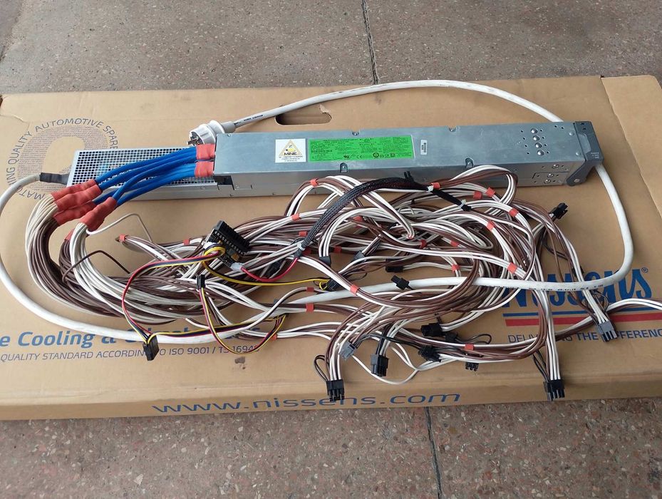 Серверний блок живлення.