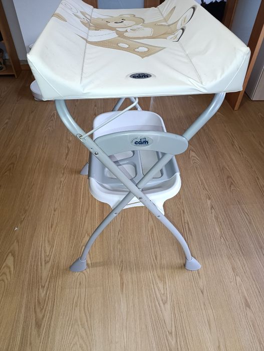 Fraldário/Banheira Cam