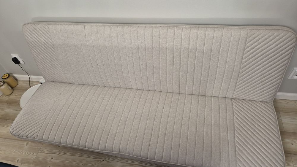 Rozkładana sofa dwuosobowa bez podłokietników
