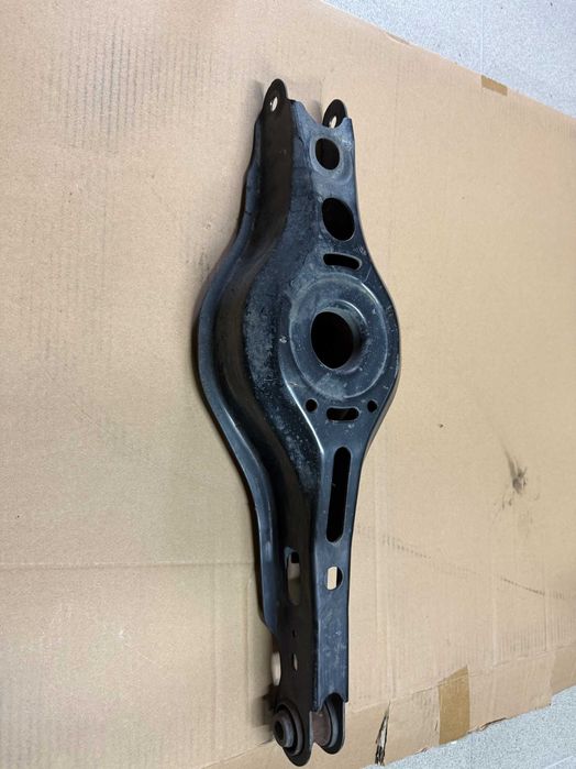 Toyota Chr 1.8 hybryda wahacz dolny tył oryginał