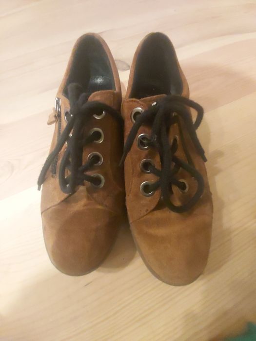 Sneakersy zamszowe marki avena