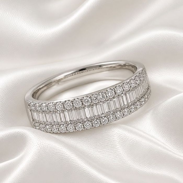 Obrączka z diamentami naturalnymi Infinity 0.80 CT bagiety