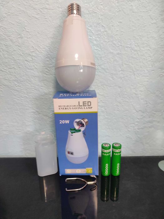 Лампочка с 2 аккумуляторами 18650 e27 20w с крючком та usb лед лампа