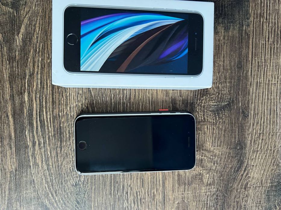 Продам Iphone se2020 64gb