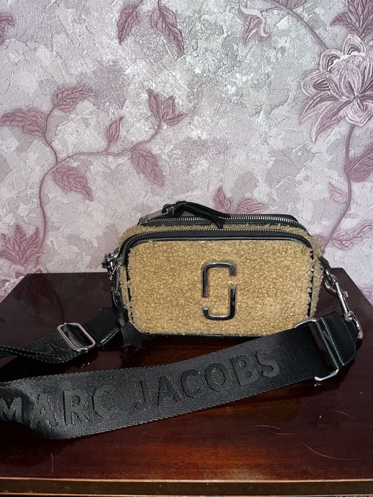 Жуноча сімка - клатч через плече від бренду Marc Jacobs