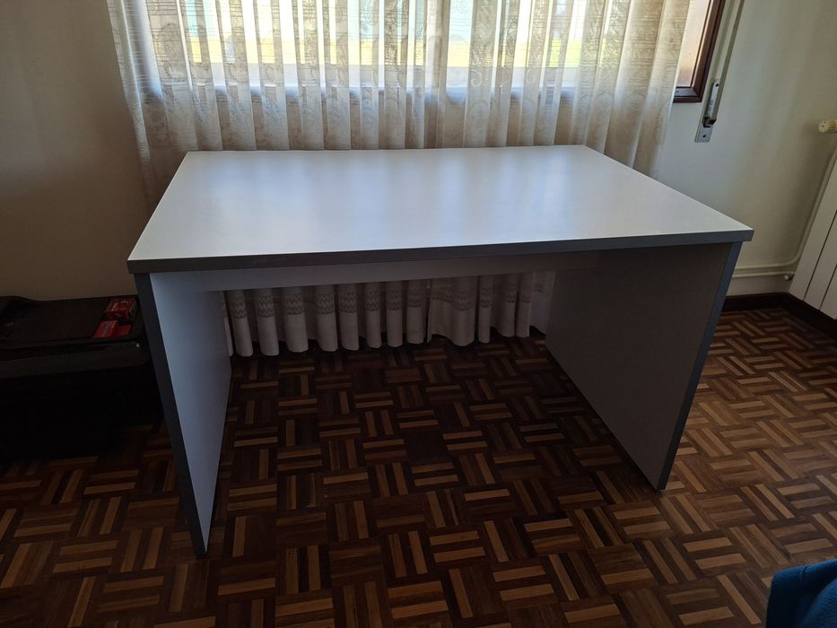 Mesa de secretária