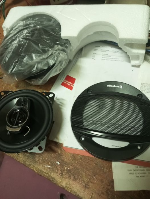 Par de colunas de som