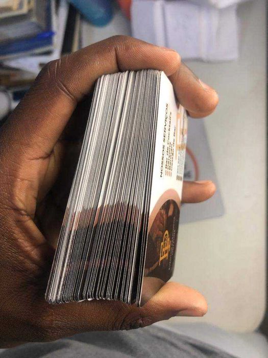 Cartões de Visita Laminados Premium | Design Personalizado + Envio