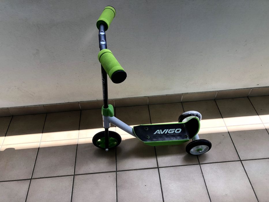 Trotinete Criança AVIGO reguláveis em bom estado (Decthlon)