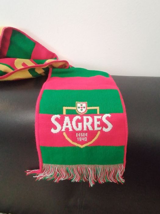 Cachecol do de Portugal com publicidade da cerveja Super