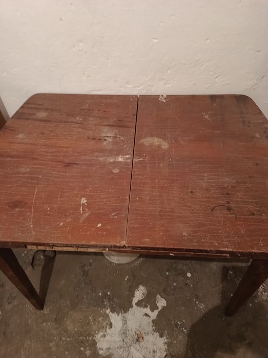 Стіл дерев'яний великий