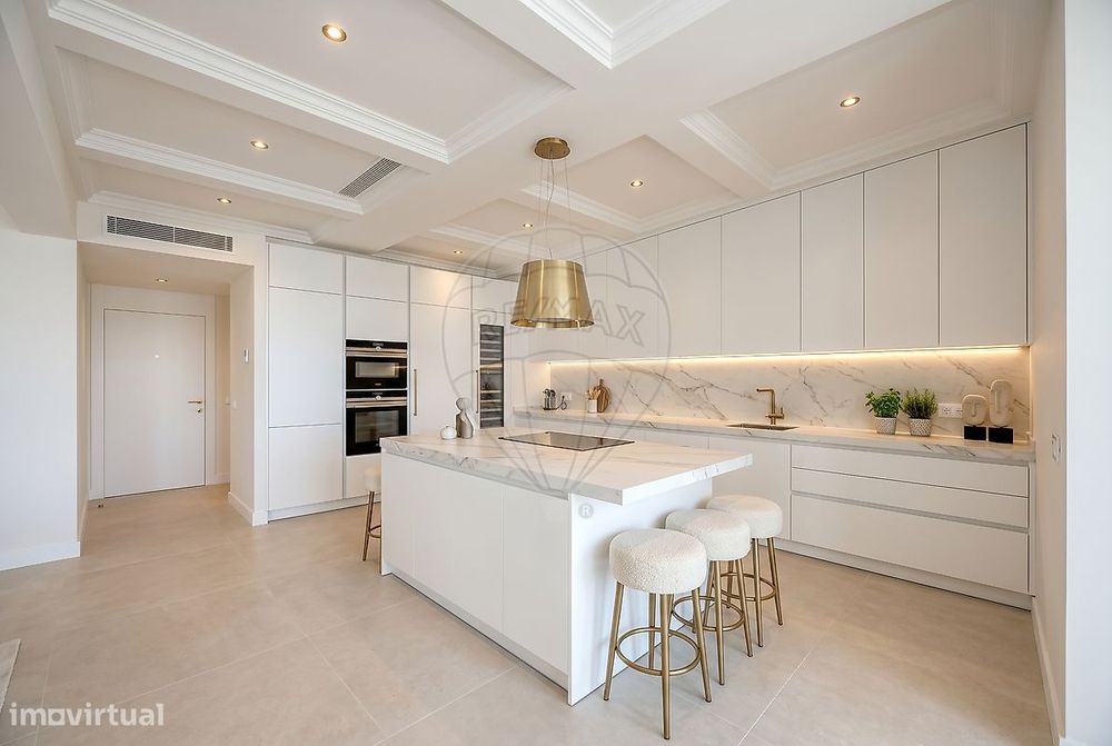 Apartamento T4 para arrendamento