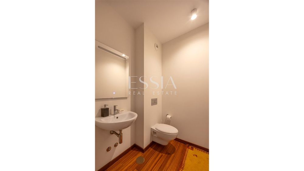 Apartamento T4+1 em Serralves com garagem