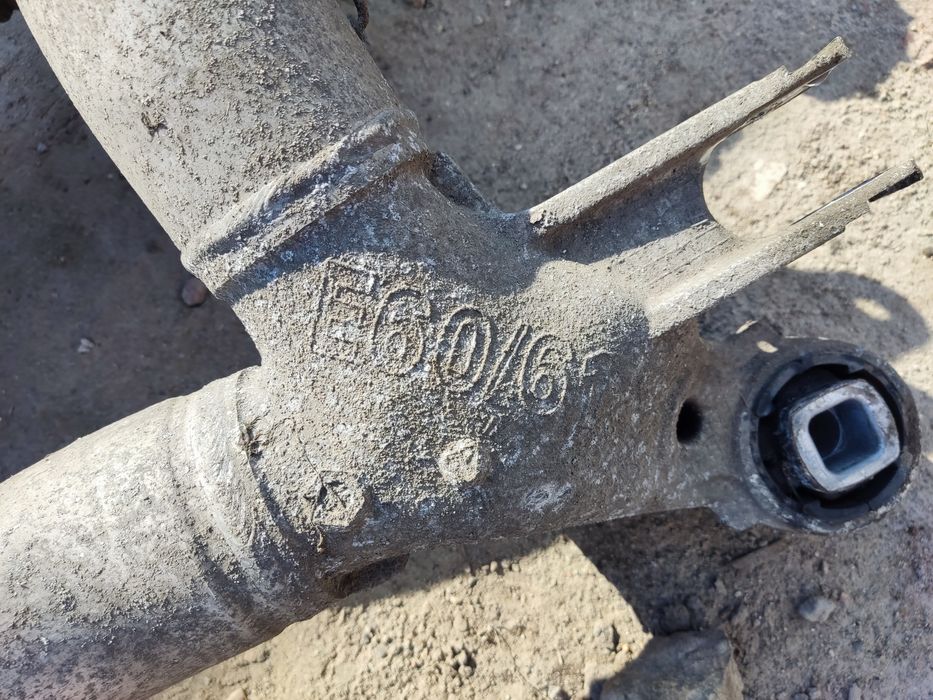 Trawers BMW E60 E61 Zawieszenie tył