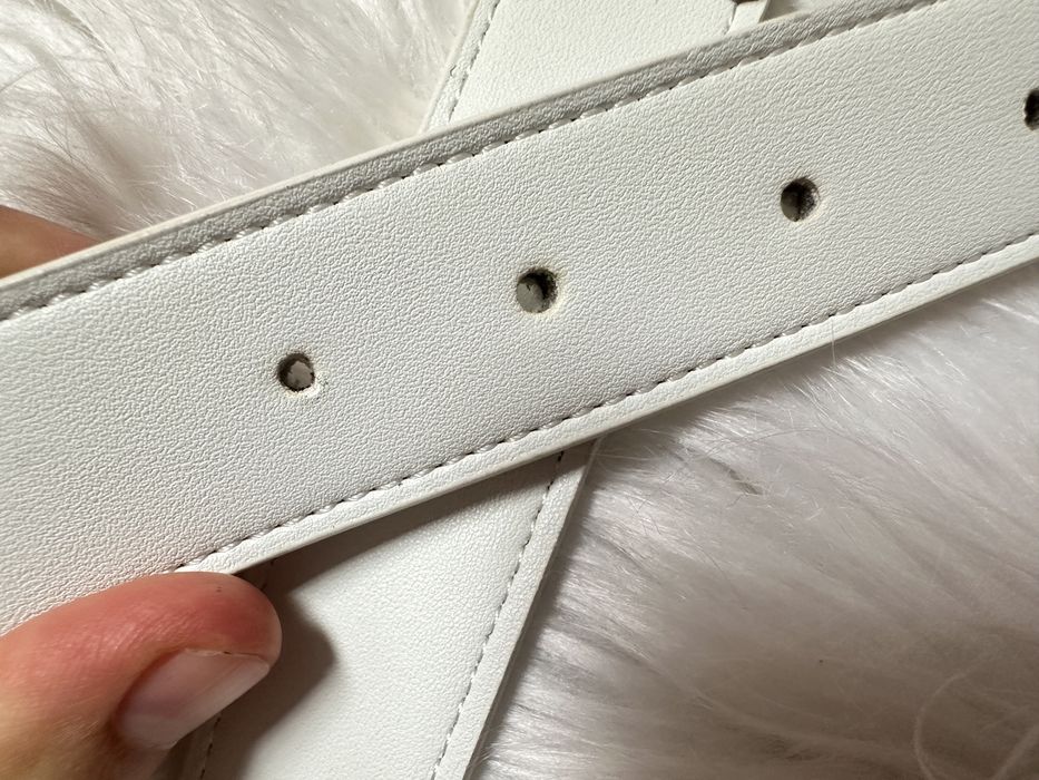 Cinto Branco com fivela e letras em dourado (120cm)