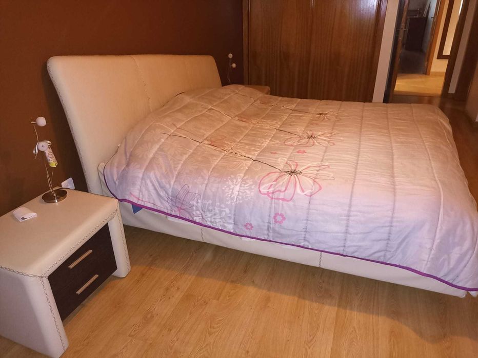 Mobiliário/recheio de casa.