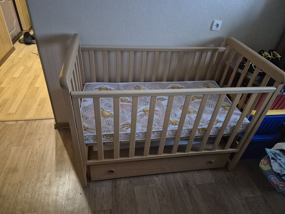Дитяче ліжко кроватка маятник Верес + матрас не користувались