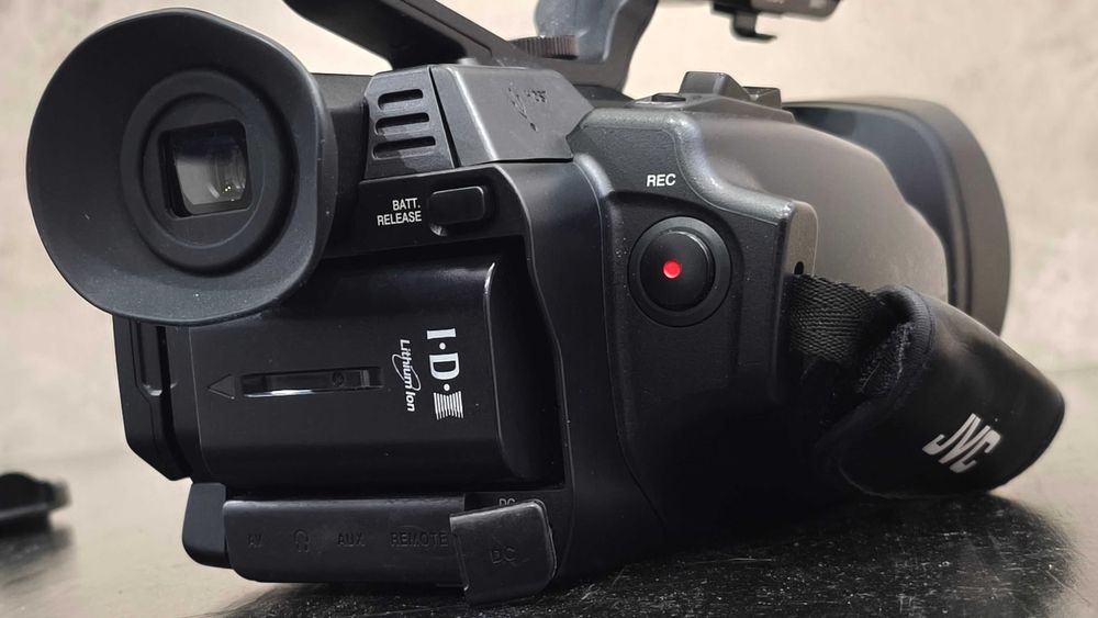 Camera de Vídeo 4K - JVC HM200