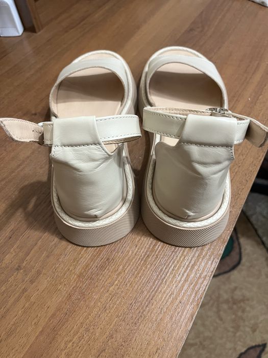 Босоніжки жіночі