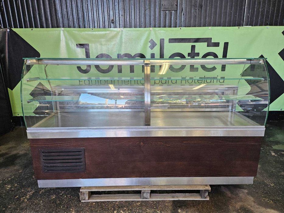 Vitrines refrigeradas e neutras