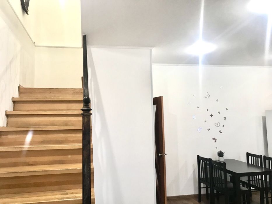 В центрі Мукачева будинок-котедж подобово (посуточно)