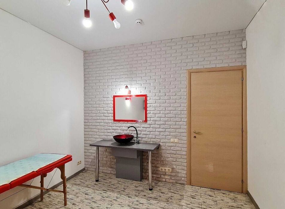 Продаж комерційного приміщення по Кам'янецькій