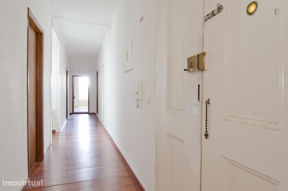 Quarto - localizado em Alcântara Lisbon