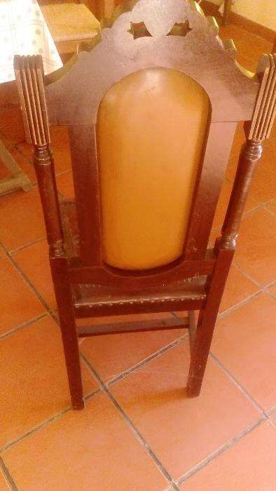 cadeira rústica de gabinete